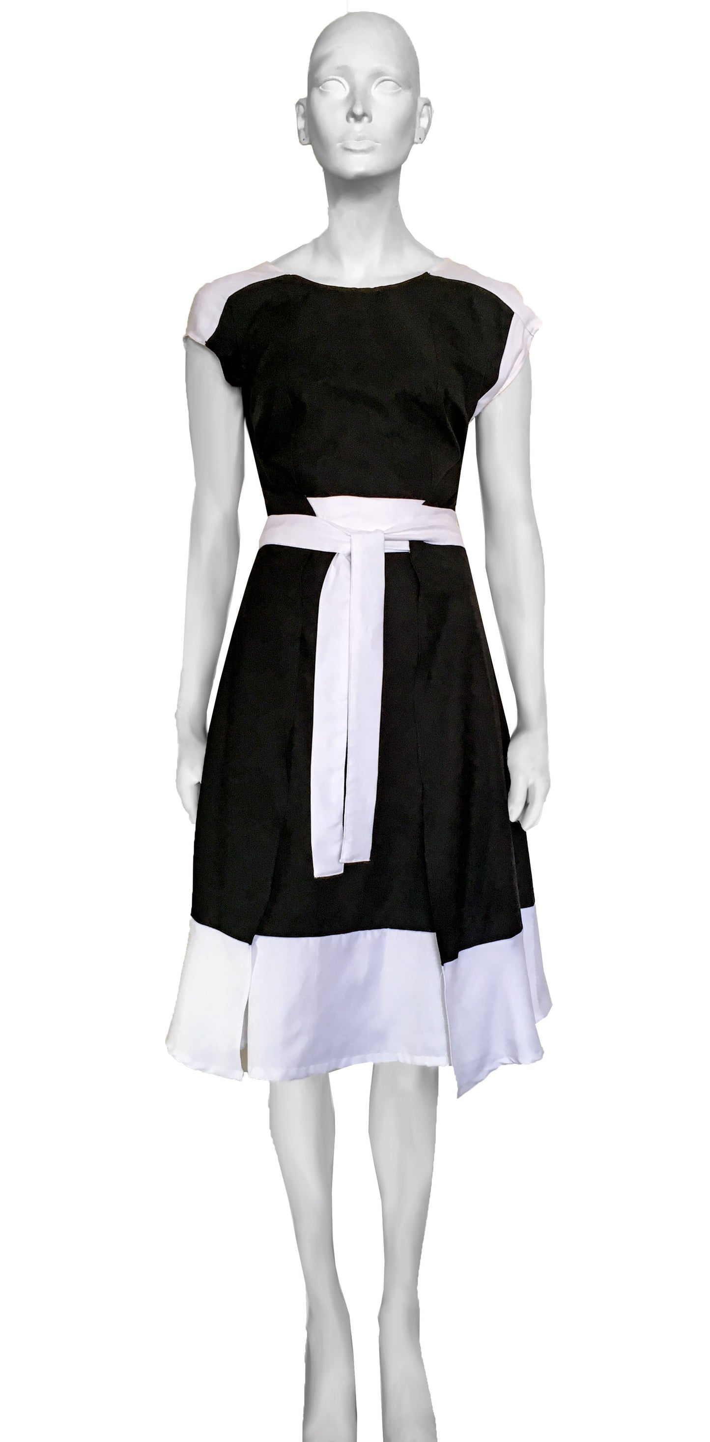 Vestido Envolvente, dos frentes, con canesú blanco en hombro y falda.