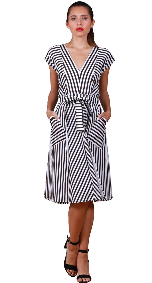 Vestido Envolvente, dos frentes, rayas negras con blanco.